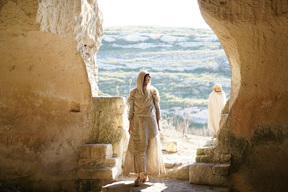 Director Garth Davis and cinematographer Greig Fraser spent a lot of time searching for locations with shadows for their largely exterior shoot