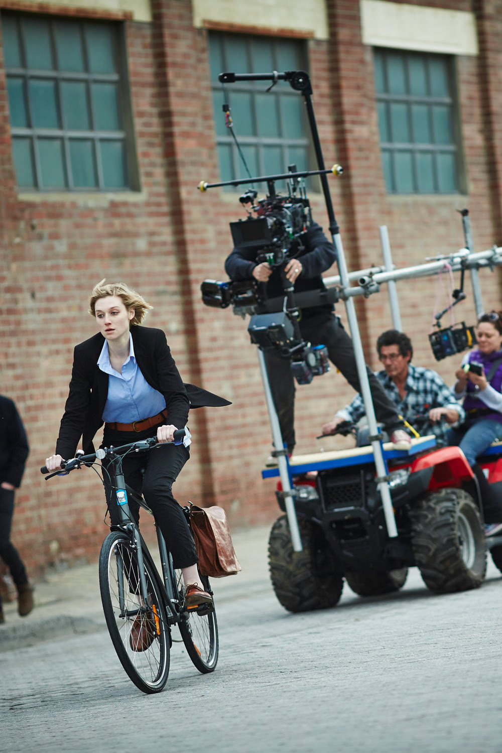 Elizabeth Debicki on the set of <em>The Kettering Incident</em>